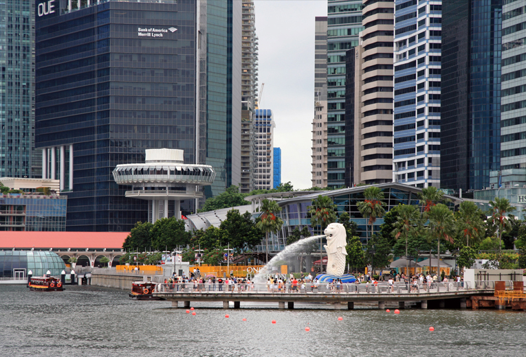 Central Business District Area mit Singapurs Wahrzeichen - dem Merlion